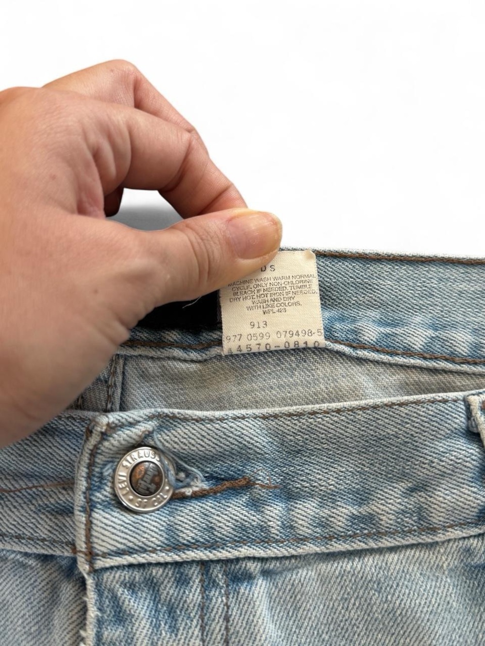 Vintage Levi’s SilverTab Baggy Jeans - Light Wash - Picture 4 of 8